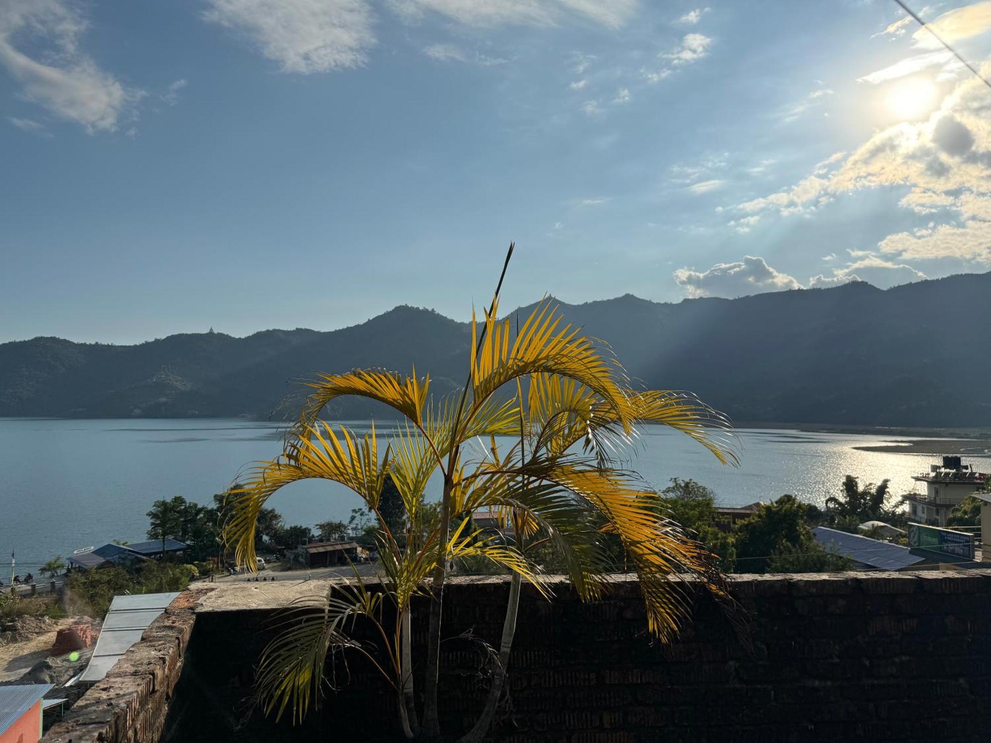 Nar-Bis Hotel Pokhara Esterno foto