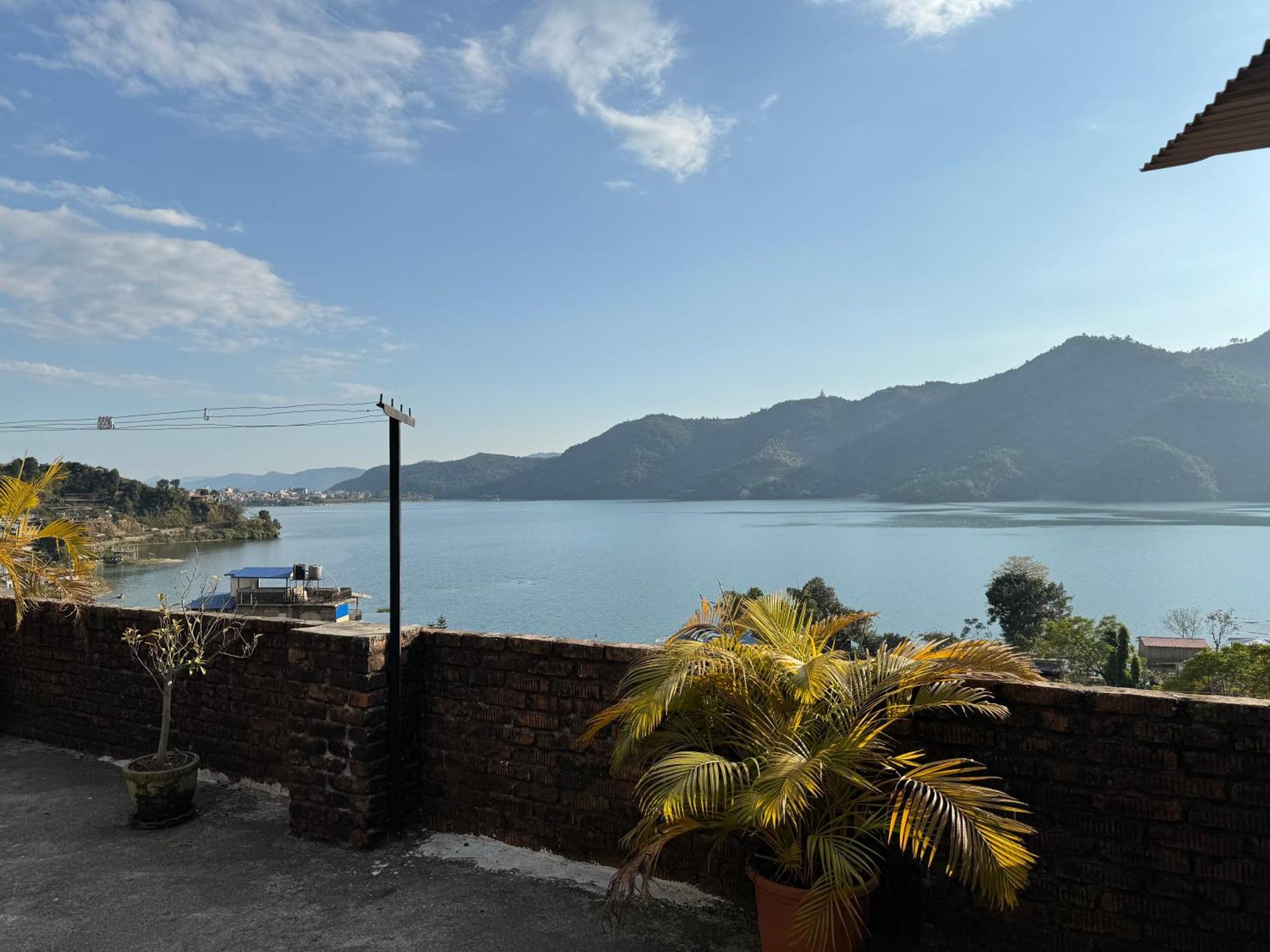 Nar-Bis Hotel Pokhara Esterno foto