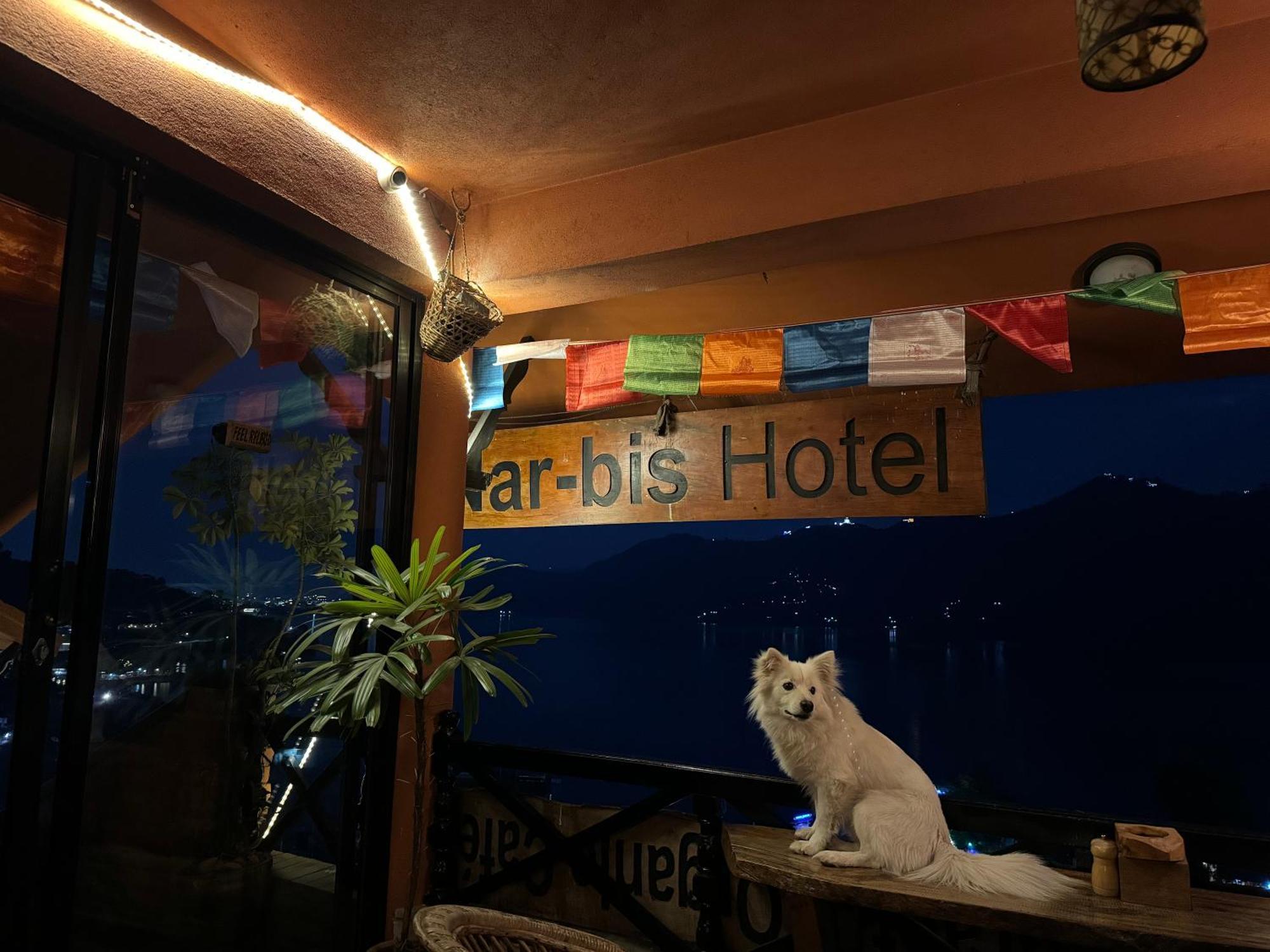 Nar-Bis Hotel Pokhara Esterno foto