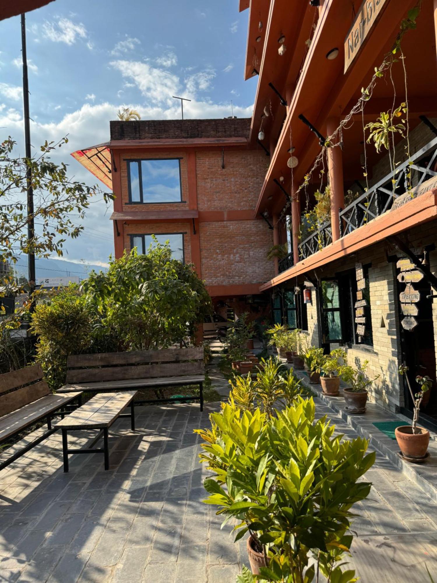 Nar-Bis Hotel Pokhara Esterno foto