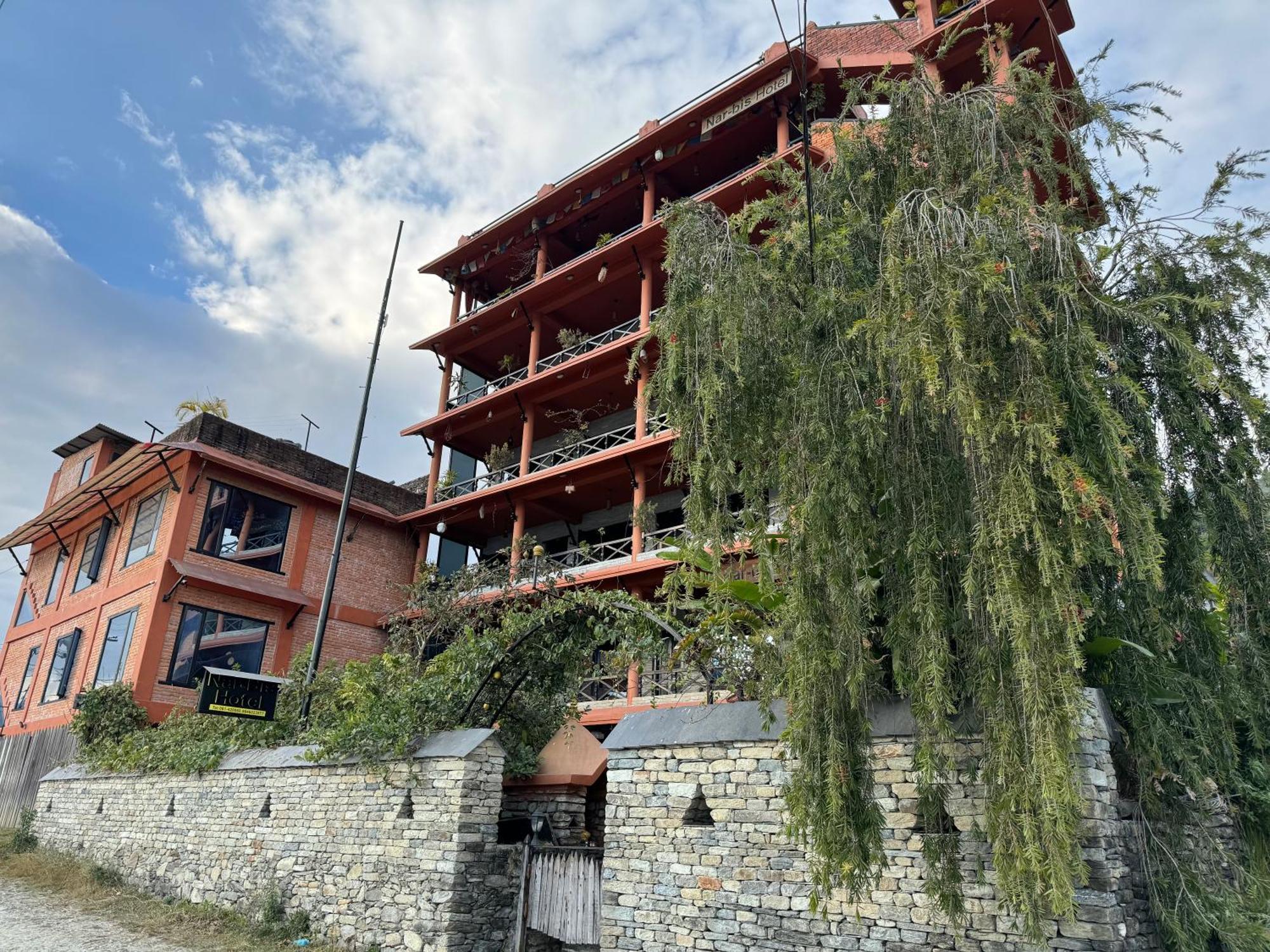 Nar-Bis Hotel Pokhara Esterno foto