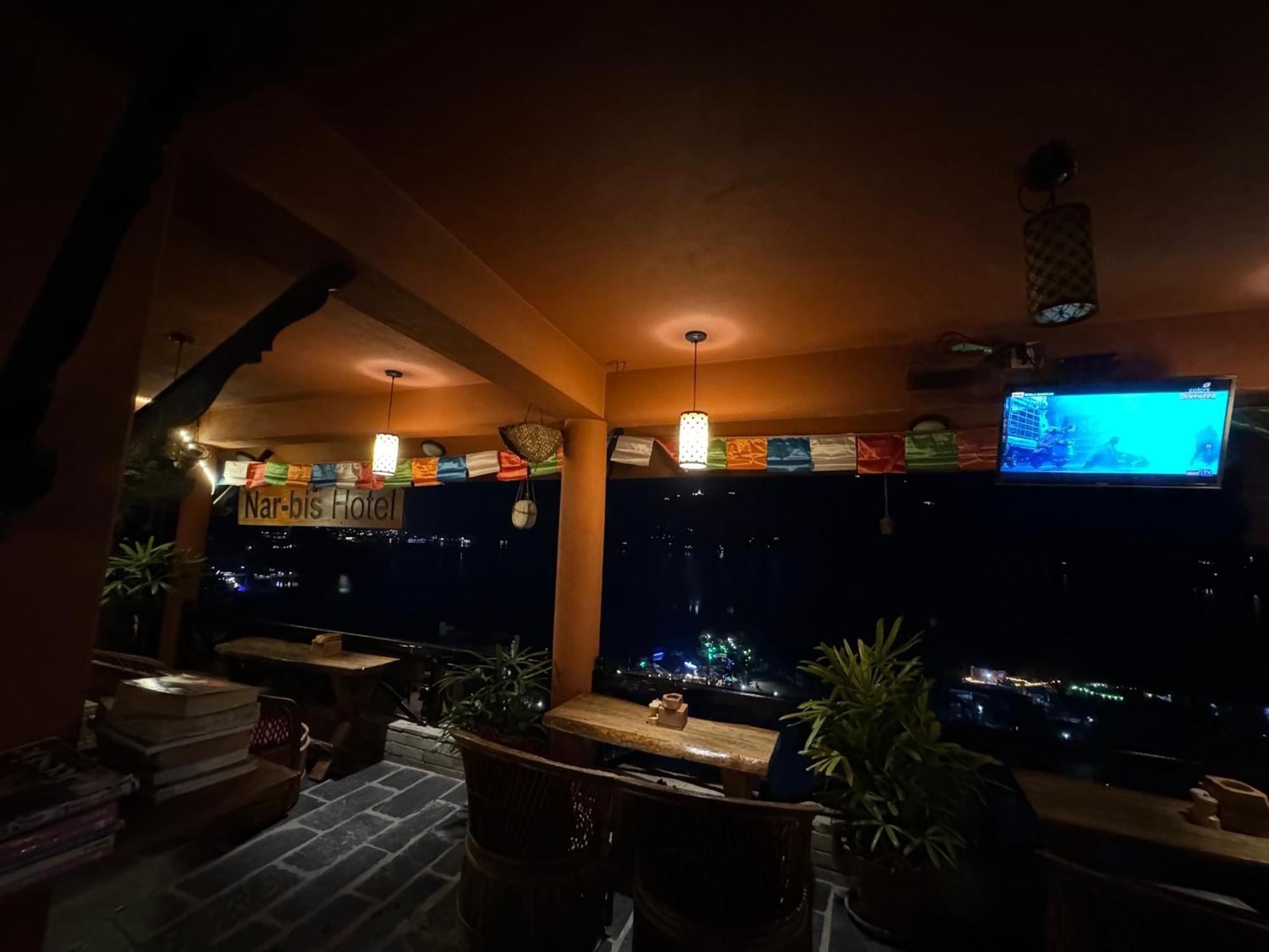 Nar-Bis Hotel Pokhara Esterno foto