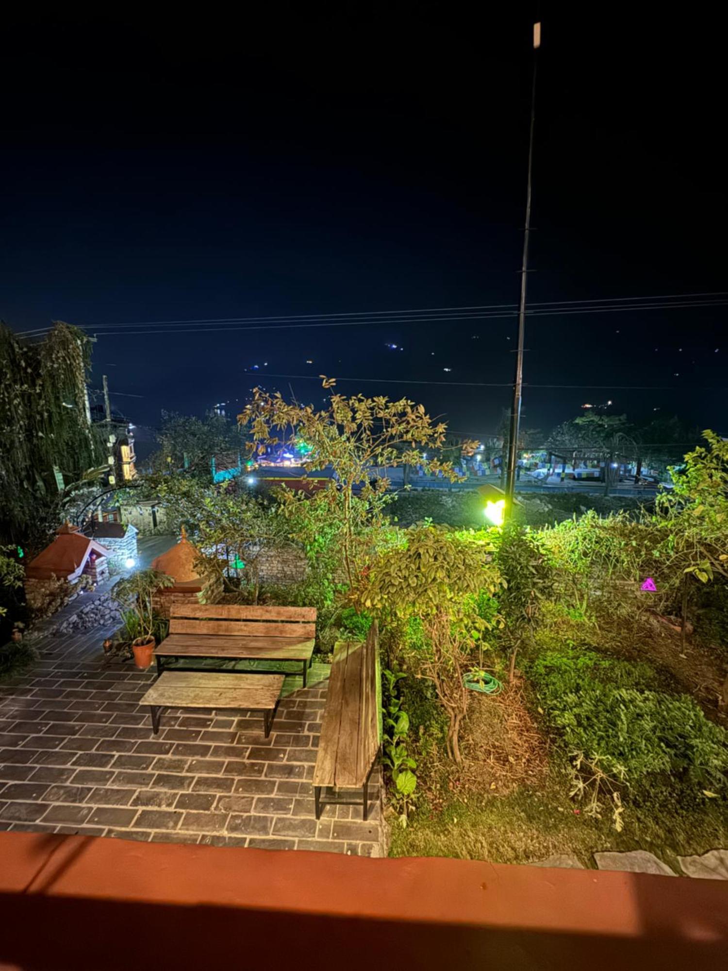 Nar-Bis Hotel Pokhara Esterno foto