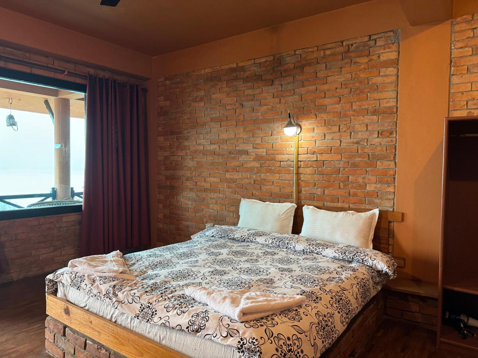 Nar-Bis Hotel Pokhara Esterno foto