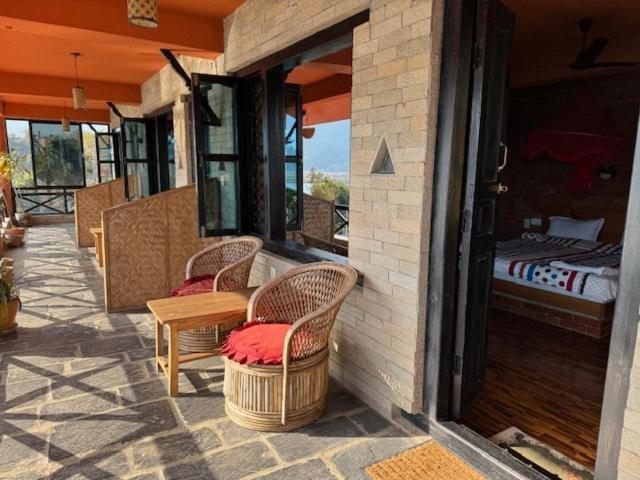 Nar-Bis Hotel Pokhara Esterno foto