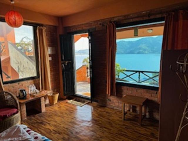 Nar-Bis Hotel Pokhara Esterno foto