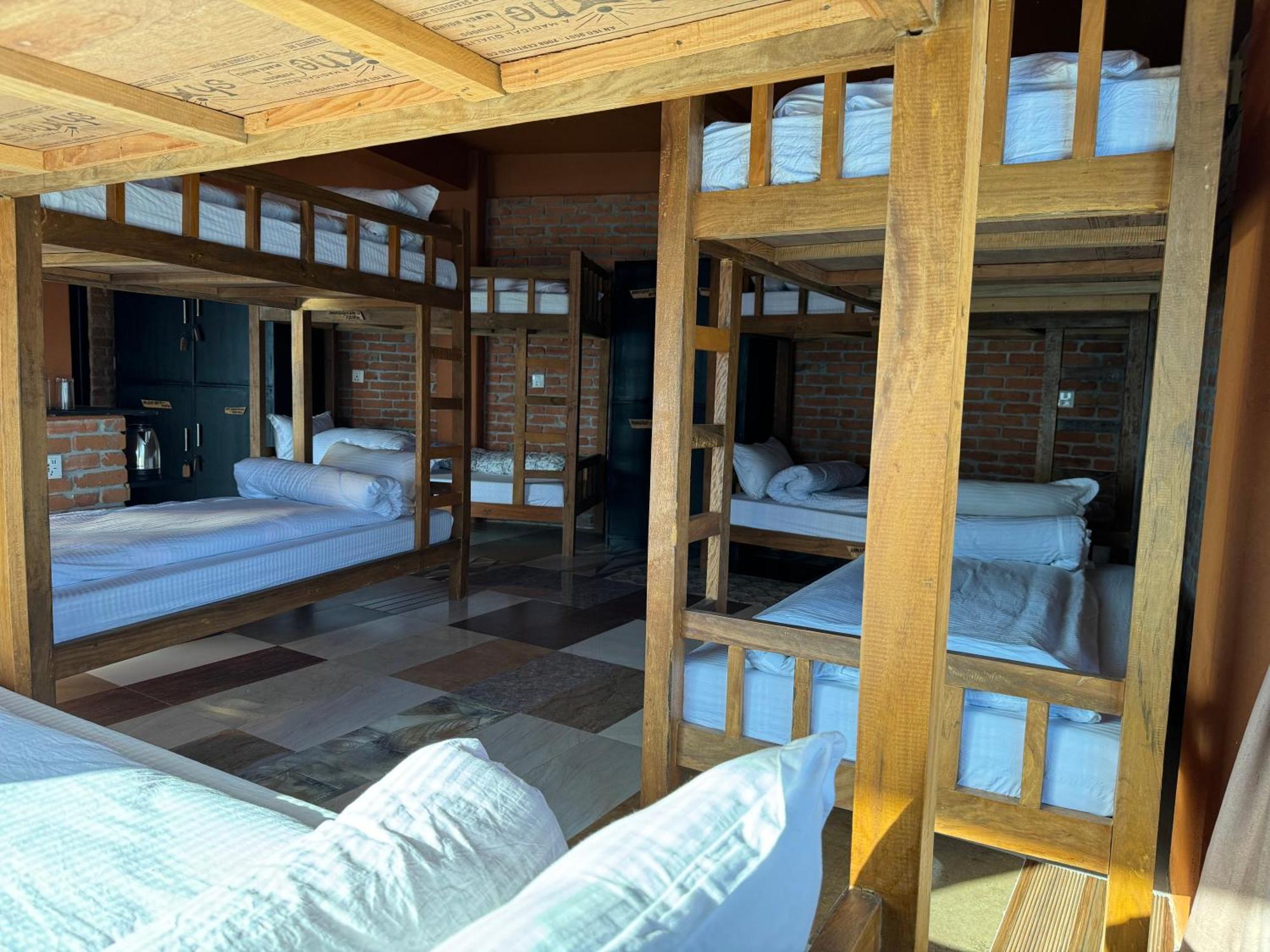 Nar-Bis Hotel Pokhara Esterno foto