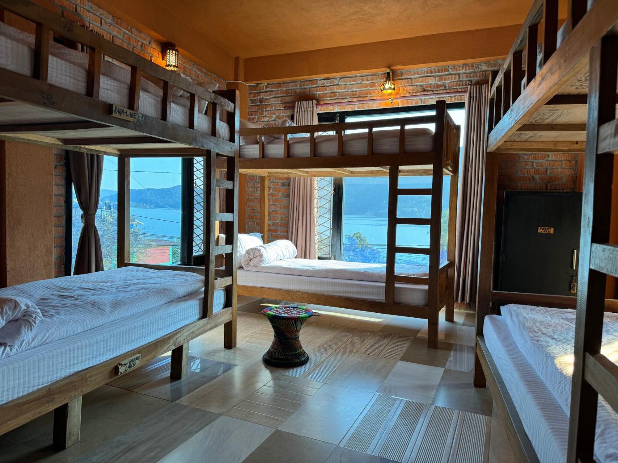 Nar-Bis Hotel Pokhara Esterno foto