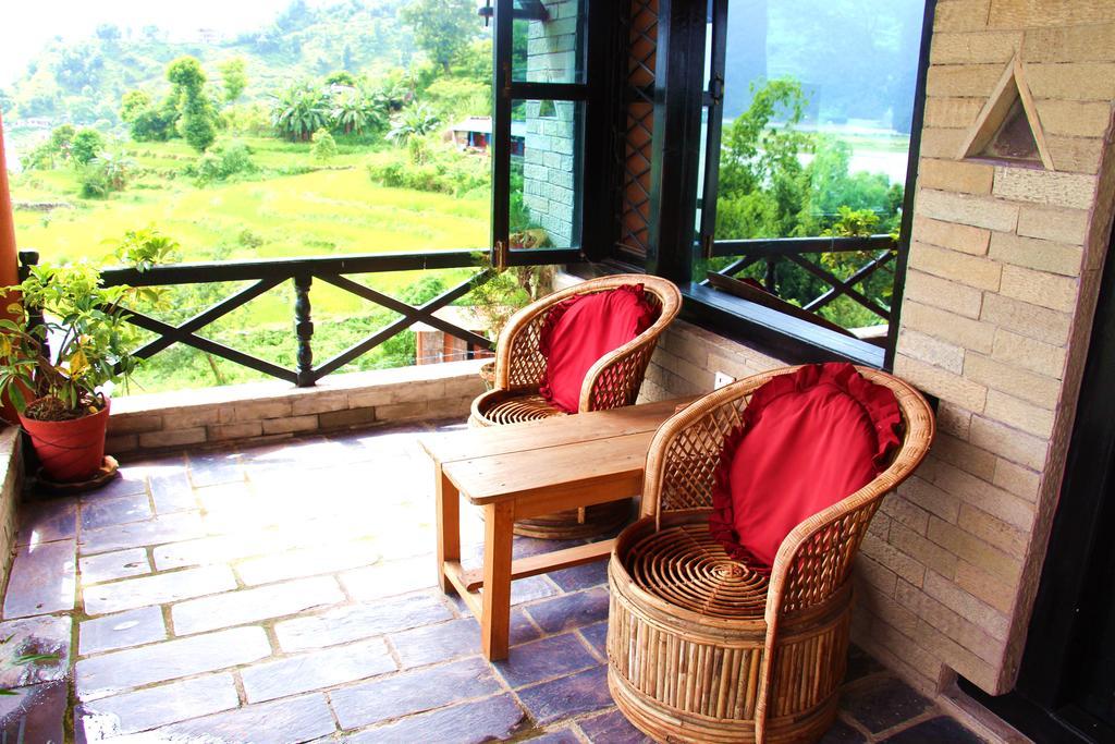 Nar-Bis Hotel Pokhara Esterno foto