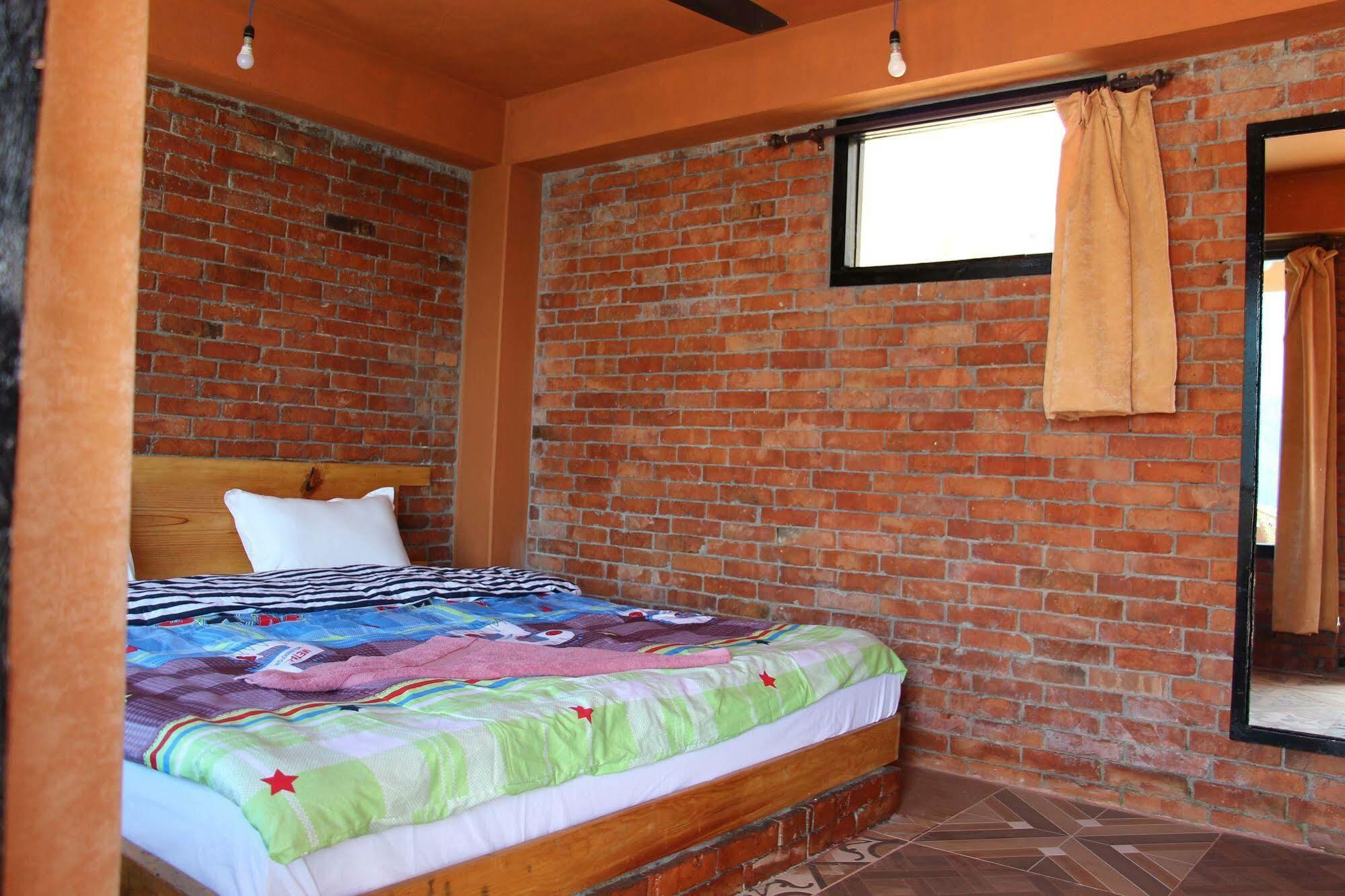 Nar-Bis Hotel Pokhara Esterno foto