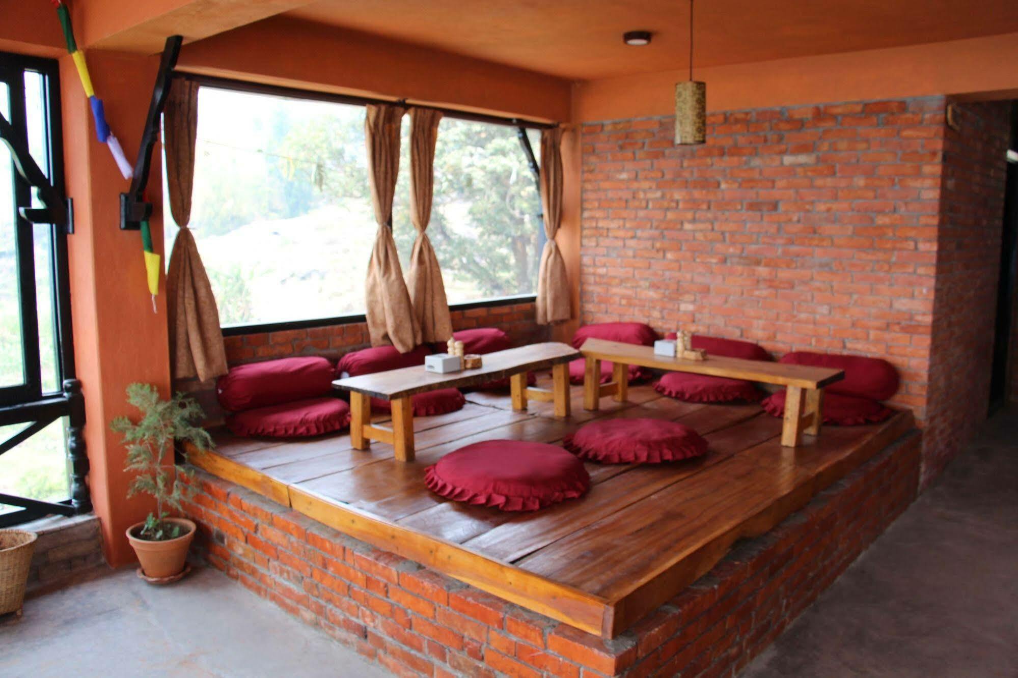 Nar-Bis Hotel Pokhara Esterno foto