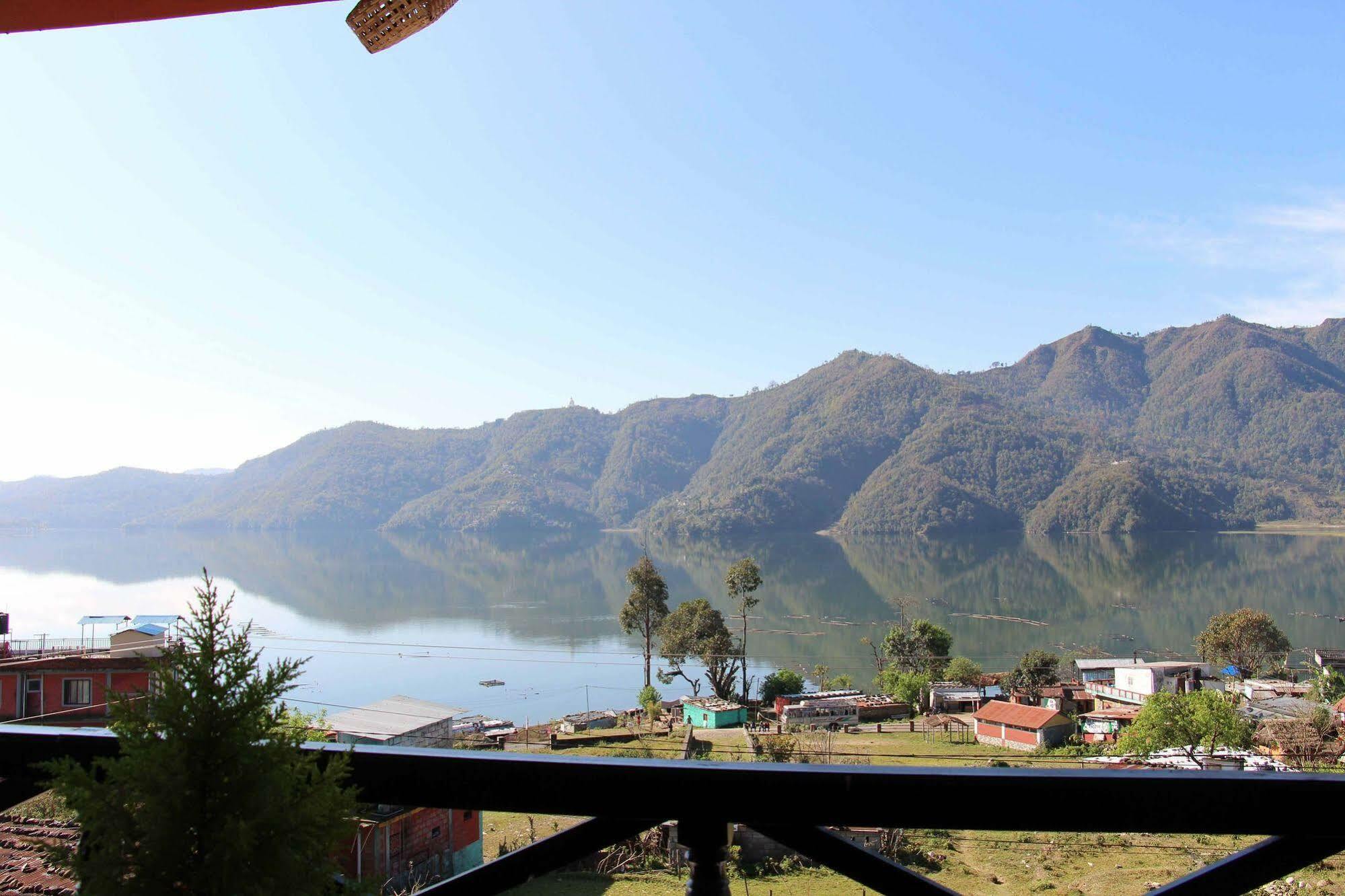 Nar-Bis Hotel Pokhara Esterno foto