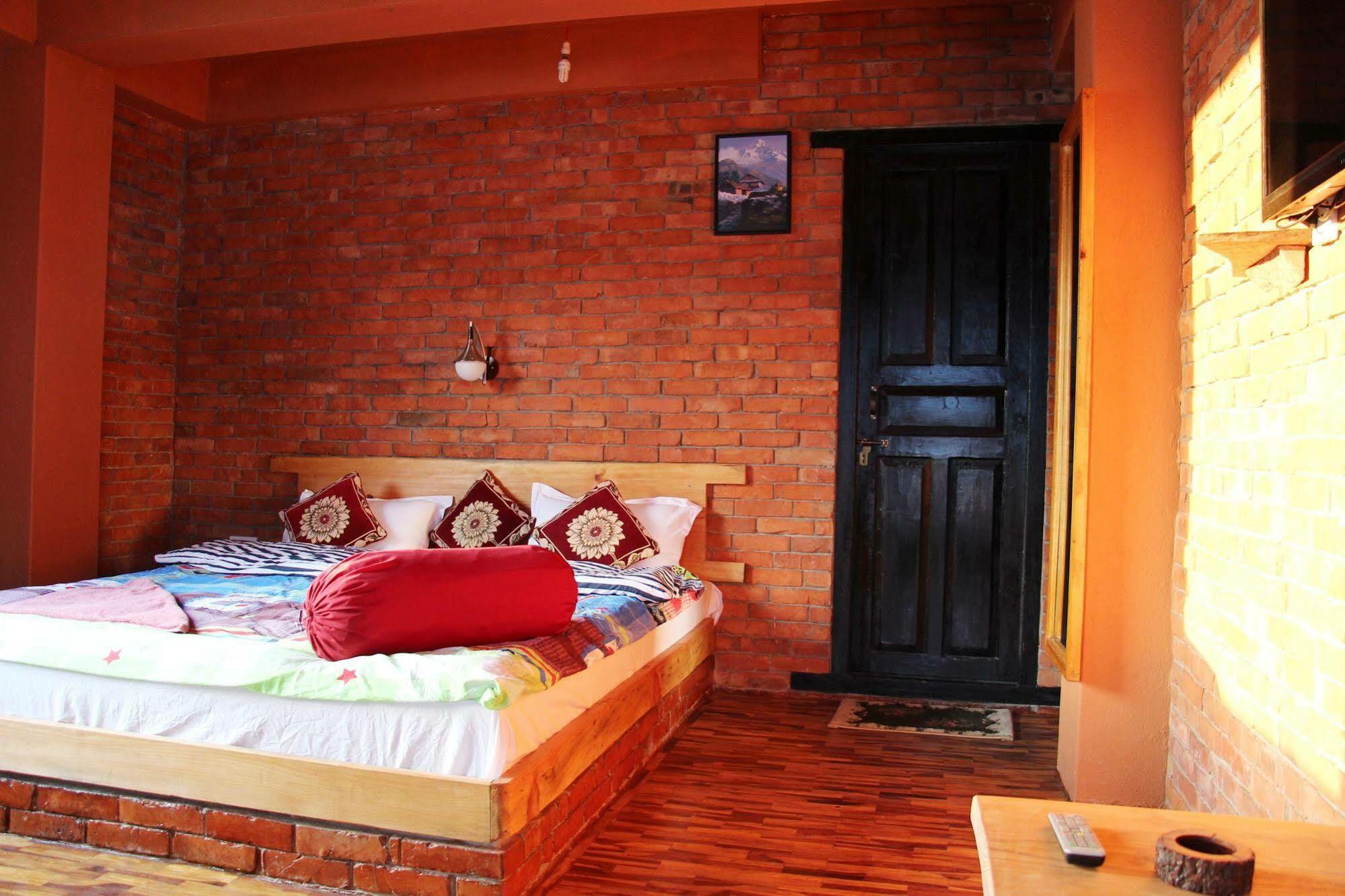 Nar-Bis Hotel Pokhara Esterno foto