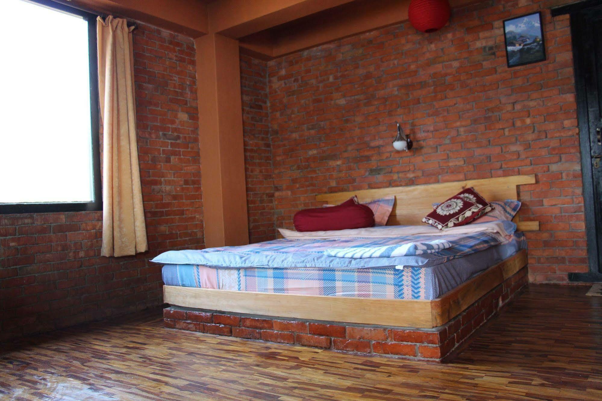 Nar-Bis Hotel Pokhara Esterno foto