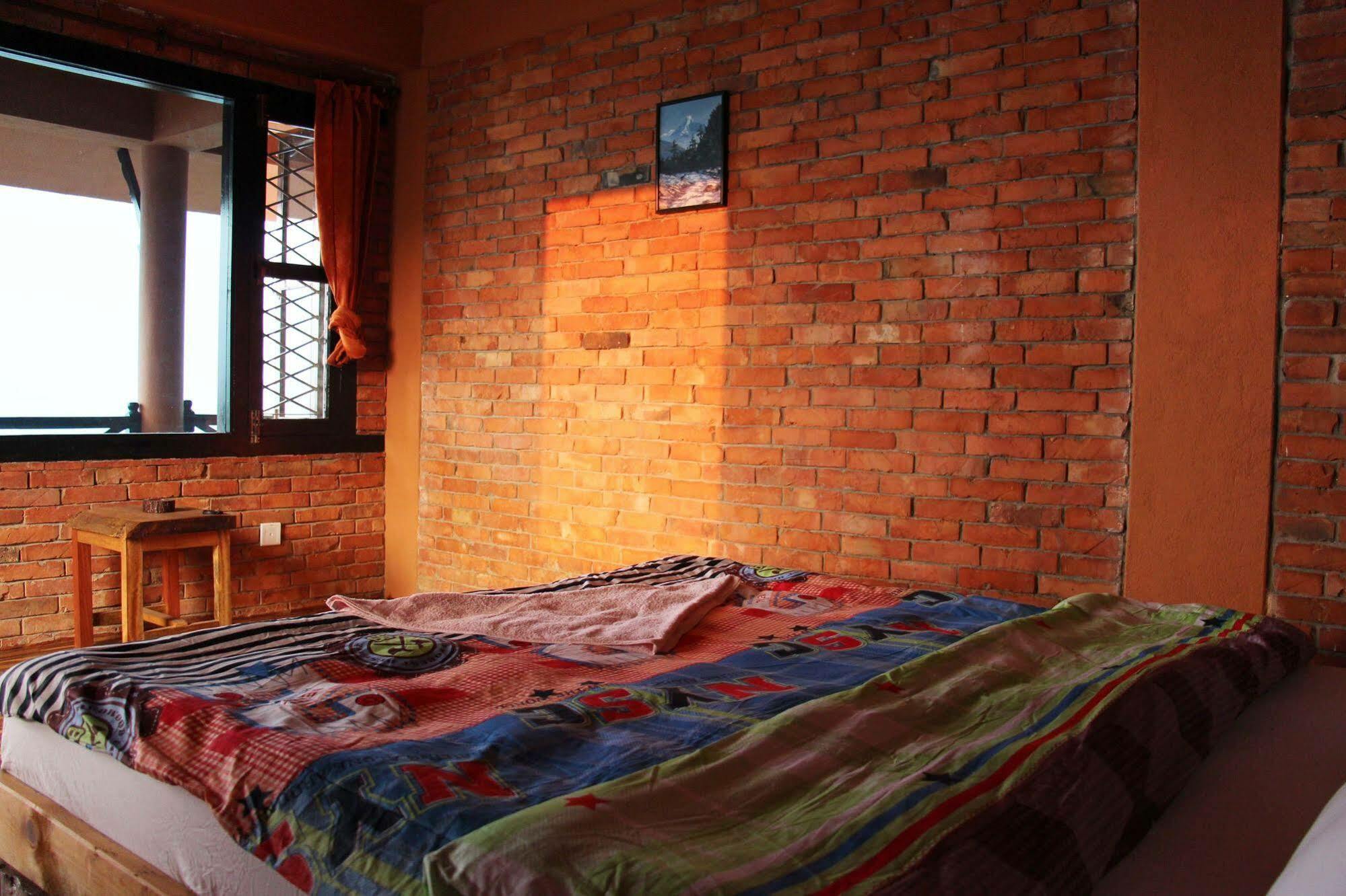 Nar-Bis Hotel Pokhara Esterno foto