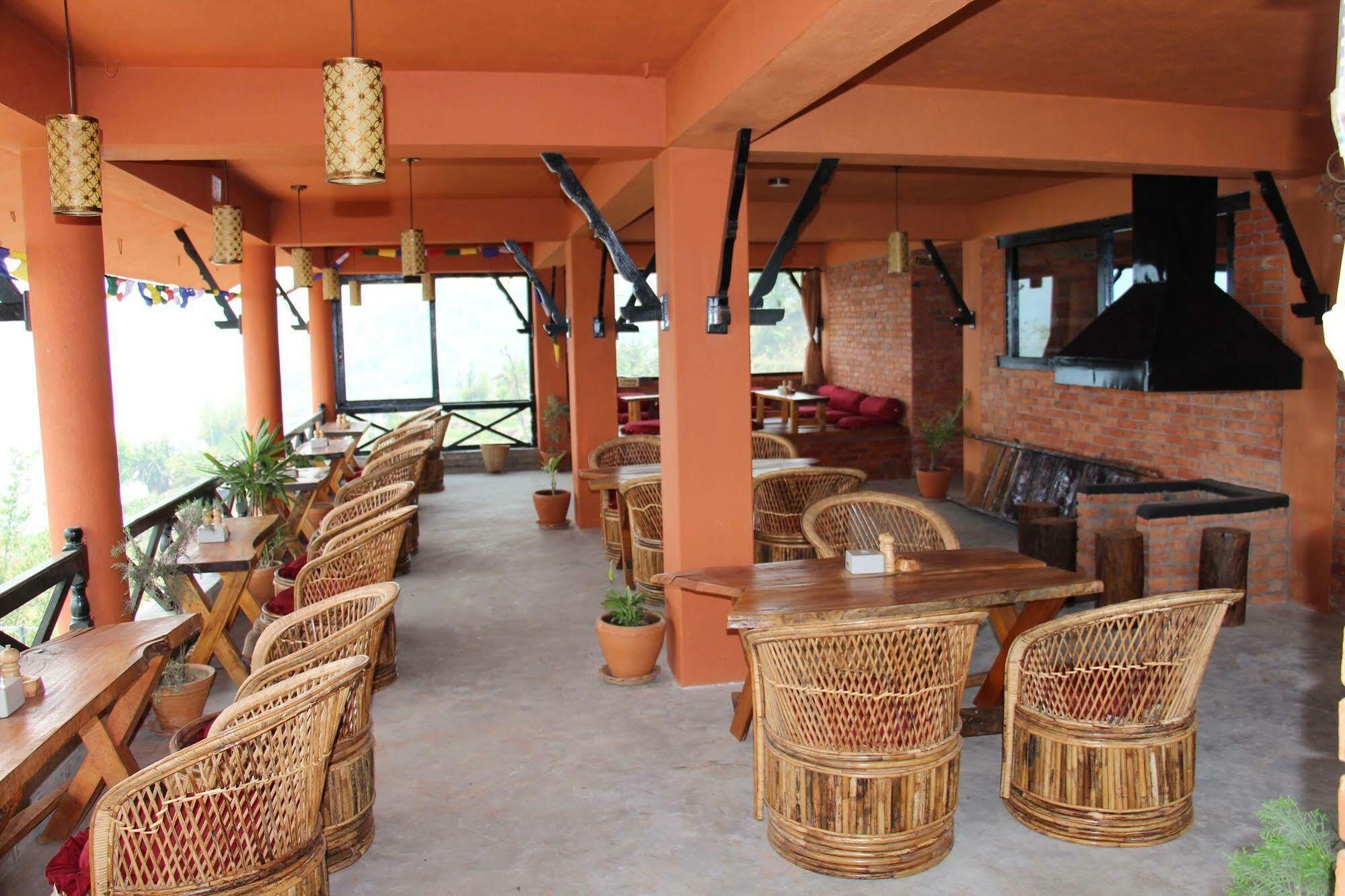 Nar-Bis Hotel Pokhara Esterno foto